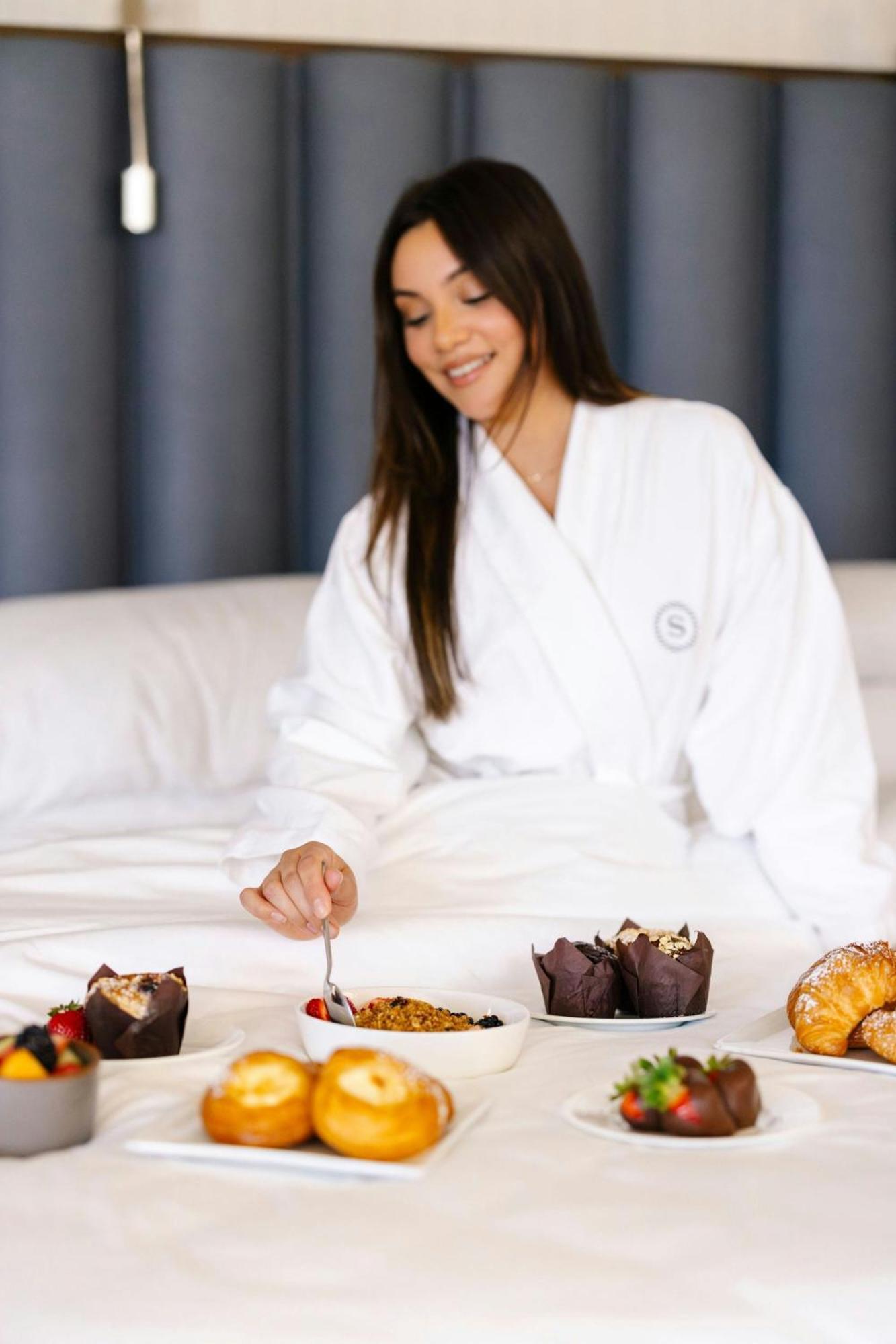 Sheraton Grand Лос-Анджелес Экстерьер фото